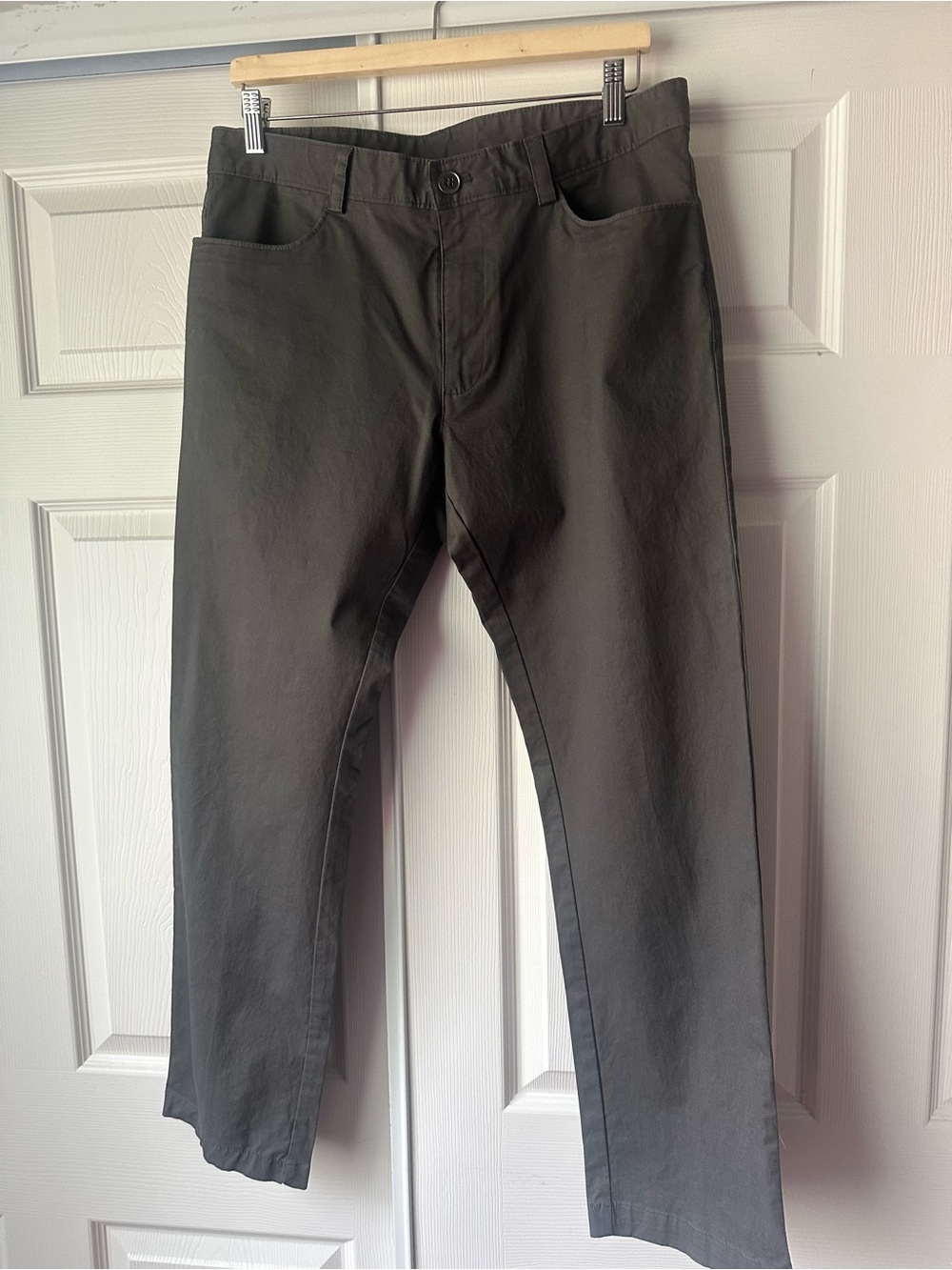 Calvin Klein Men's Straight-Leg Pants in Olive Green
